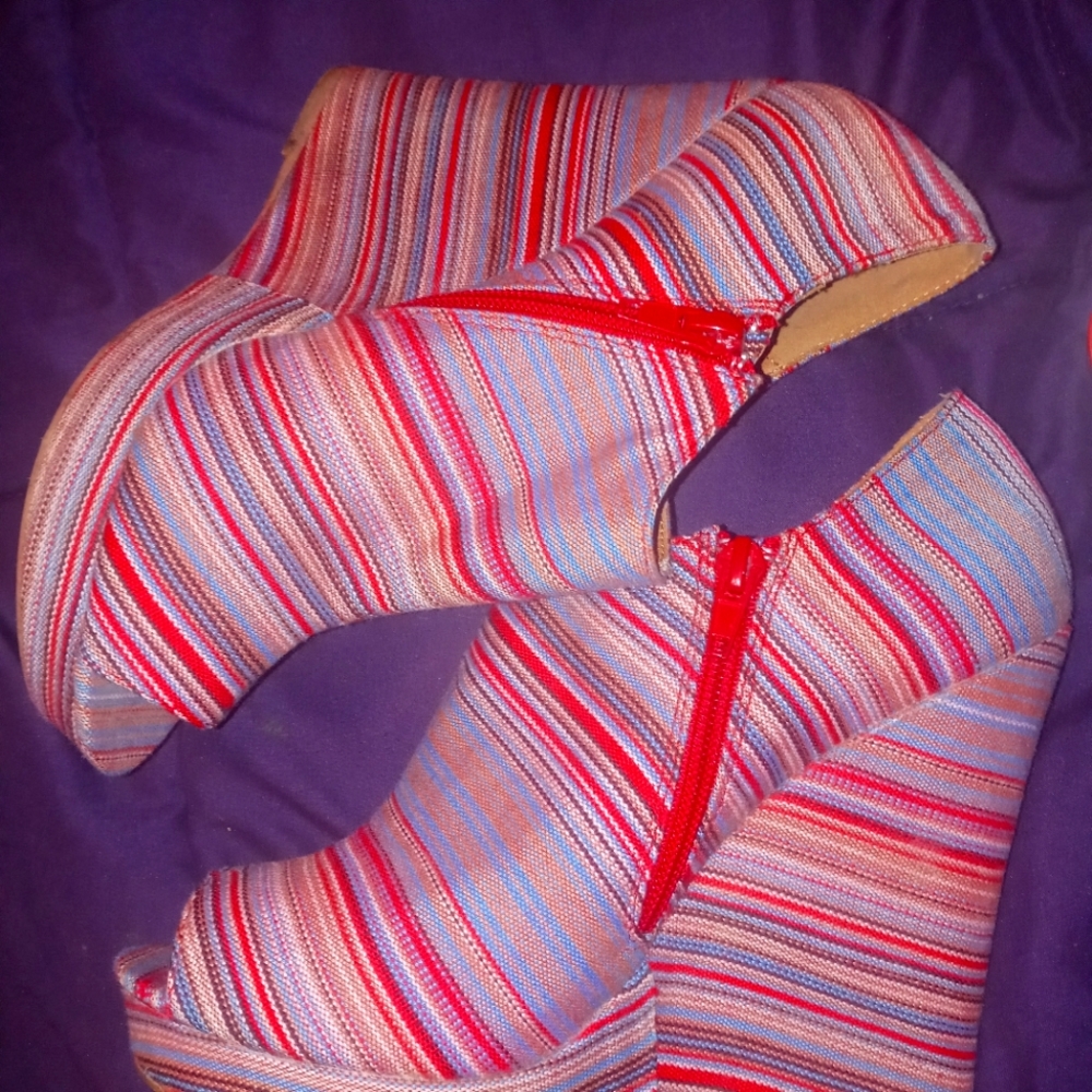 Retro Qupid denim wedges!